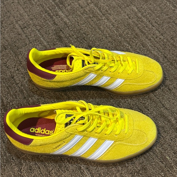 Adidas gazelle indoor bright yellow collegiate burgundy 8.5 woman never worn - Picture 4 of 7